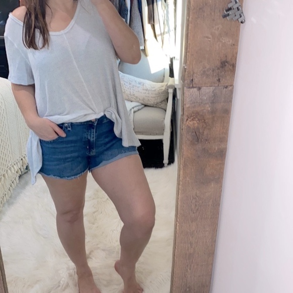 Levi’s high rise denim shorts size 12/31